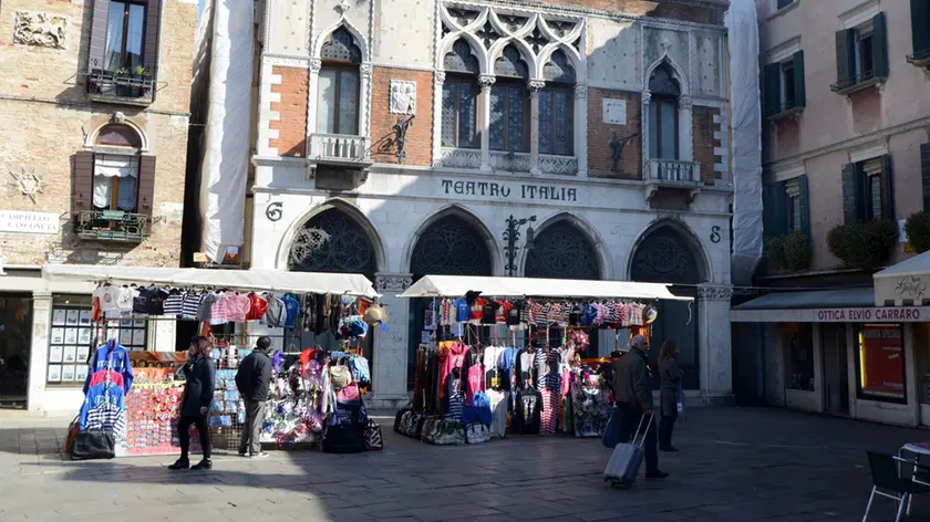 Bancarelle in Strada Nuova
