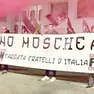 Uno striscione di Forza Nuova contro la moschea