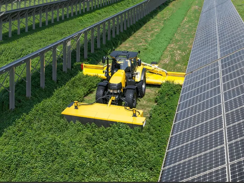 Una simulazione del futuro parco agrivoltaico: ci sarà ampio spazio per superfici da coltivare