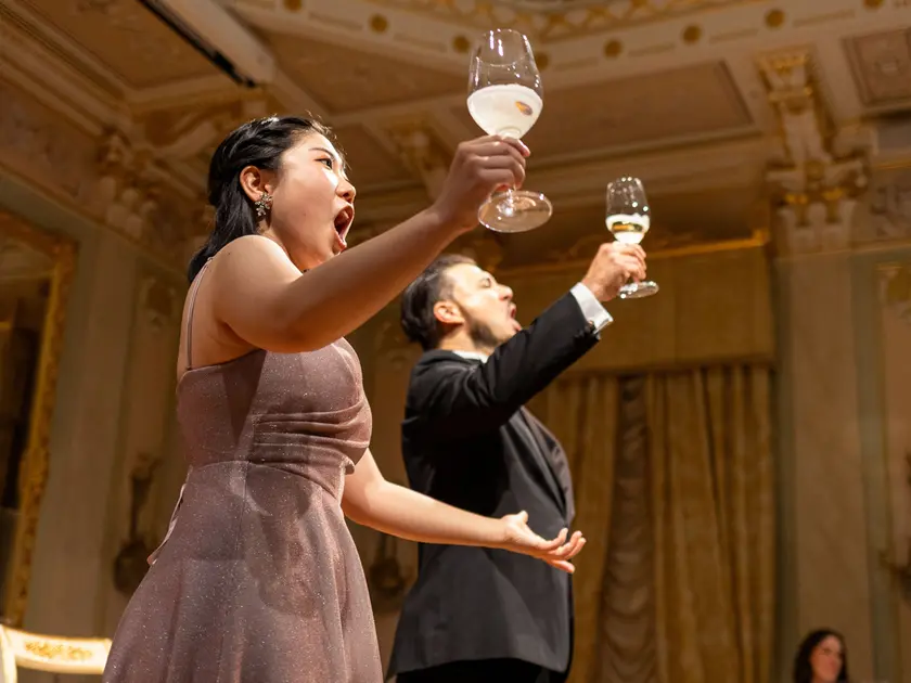 Un momento della performance alle Sale Apollinee