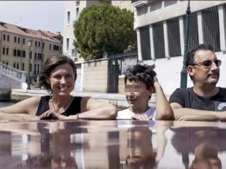 Tiziana Zaramella con il figlio Lorenzo e il marito Massimiliano Carrer