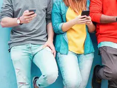 Ragazzi e social, dal Veneto la proposta di vietarli a chi ha meno di 14 anni