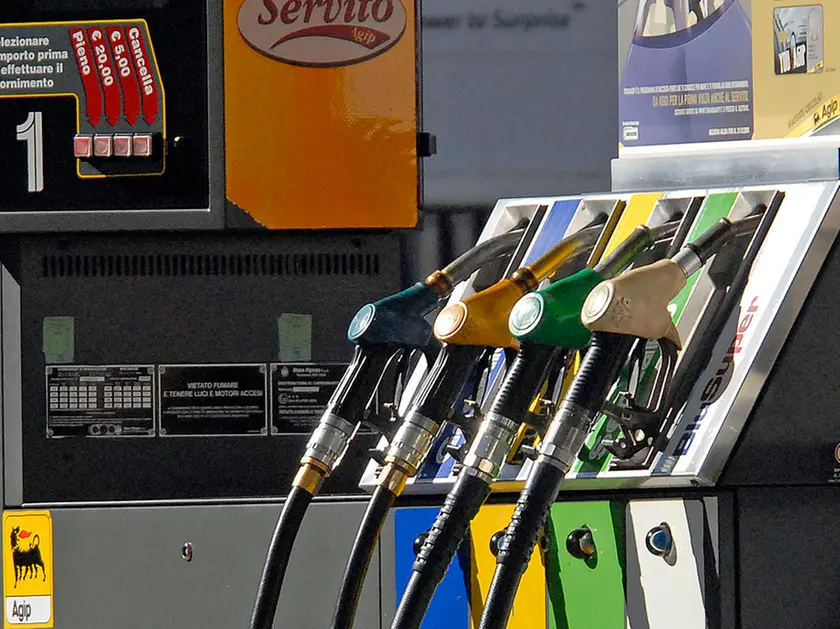 Guerra in Iran, caro energia e carburanti: Veneto sotto pressione tra bollette, imprese e agricoltura