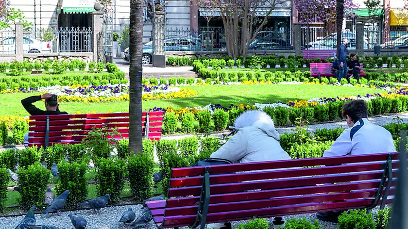 Le panchine piene nell’area verde del Giardino Pascoli ©Foto Petrussi