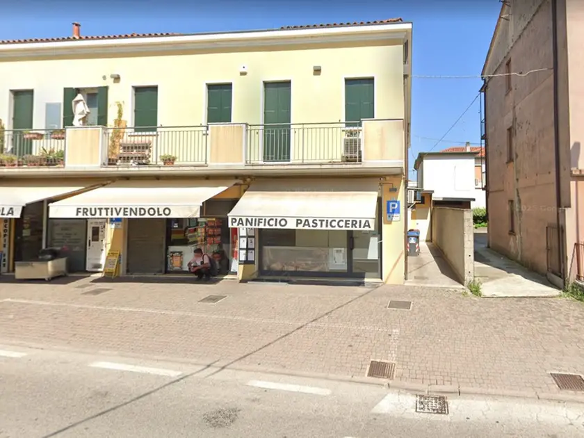 Via Zinelli a Dolo, il fine settimana strada della "movida" serale