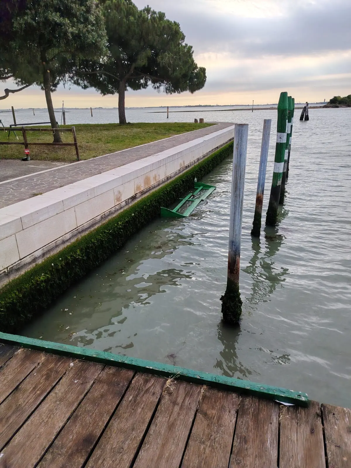 Il caos lasciato dai vandali