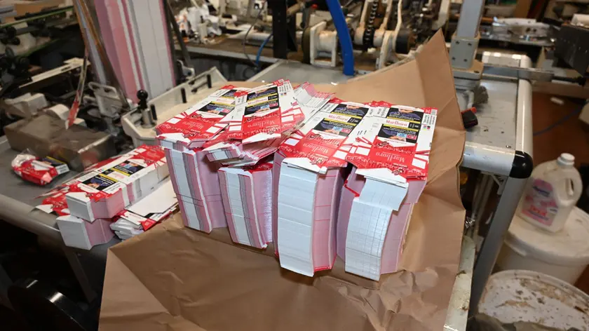 I pacchetti da assemblare con grafica e marchi simili a quelli in vendita nei mercati di riferimento