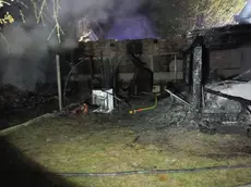 Una parte del capannone andato in fiamme (foto Bortoluzzi)