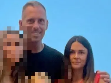 Laura Carosella con l'ex marito Francesco Benussi e le figlie