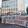 Una protesta per il blocco delle borse di studio