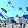 Il festival degli aquiloni in corso a Jesolo ha attirato migliaia di persone