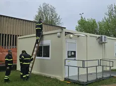 L’intervento dei vigili del fuoco alle Poste provvisorie di Bibione