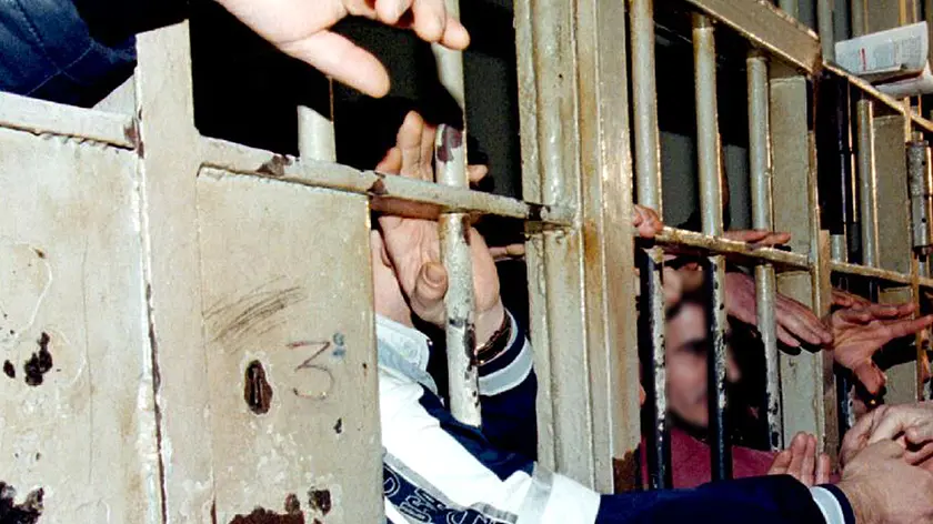 La carenze di personale si ripercuote anche nelle carceri