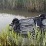 L'auto ribaltata nel canale