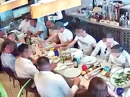 Comitiva di 15 persone mangia a sbafo al ristorante: identificati