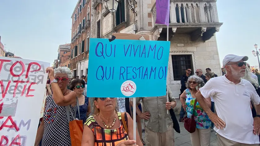 Una manifestazione cittadina per la residenza a Venezia