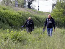 Le ricerche della polizia con i metal detector