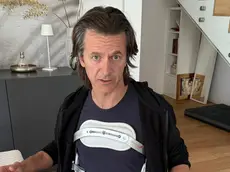 L’ingegnere Andrea Berro con un tutore toracico