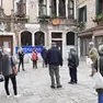 Venezia: La manifestazione ai piedi di palazzo Boldù, sestiere di Cannaregio, sede del centro di salute mentale