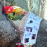 Fiori e lumini nel tunnel dove si è verificato il feroce omicidio