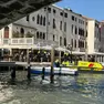 Si tuffa nel Canal Grande il 25 aprile
