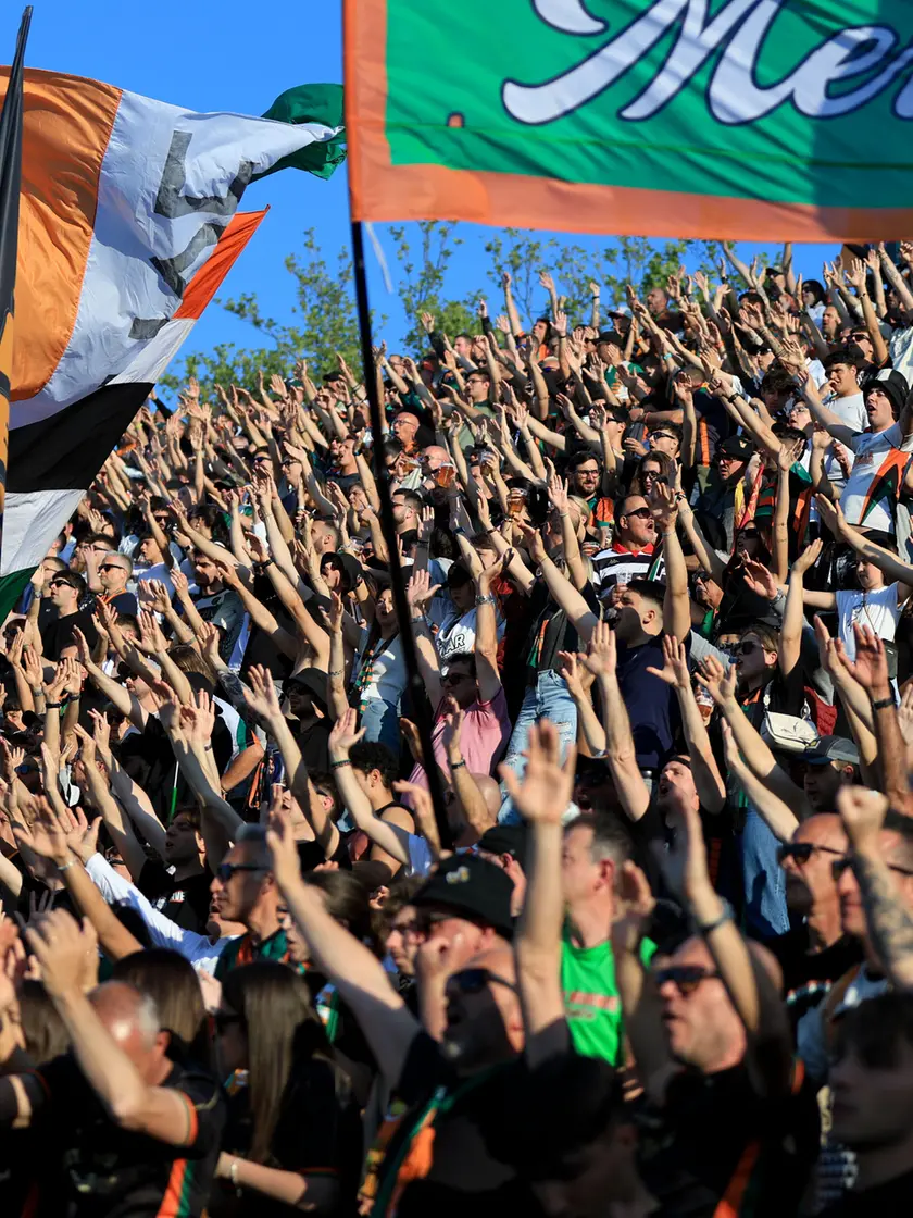 La tifoseria del Venezia al Penzo