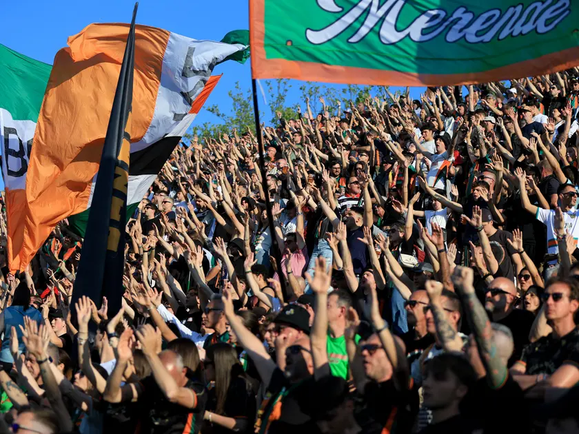 La tifoseria del Venezia al Penzo