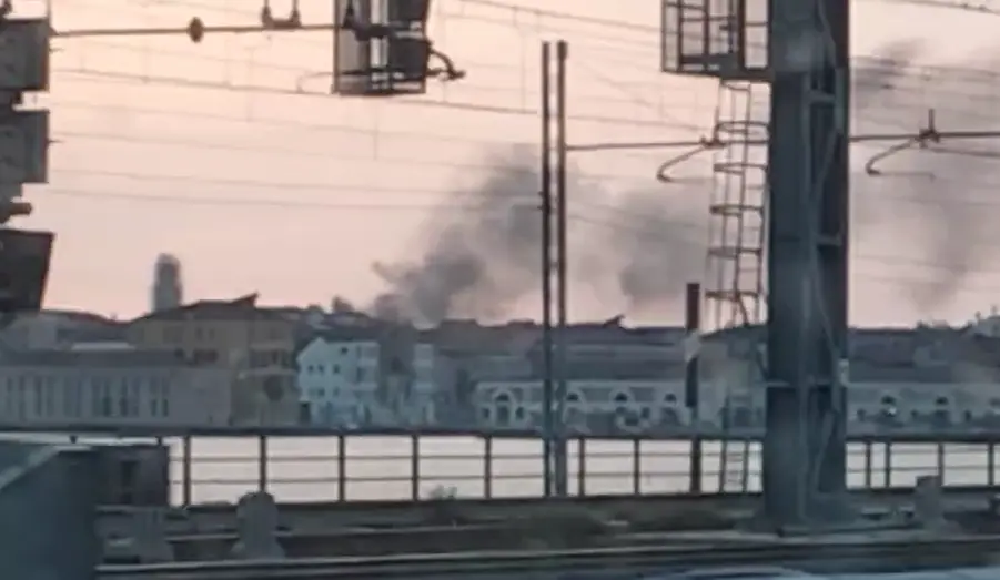 Il fumo visto dal ponte della Libertà