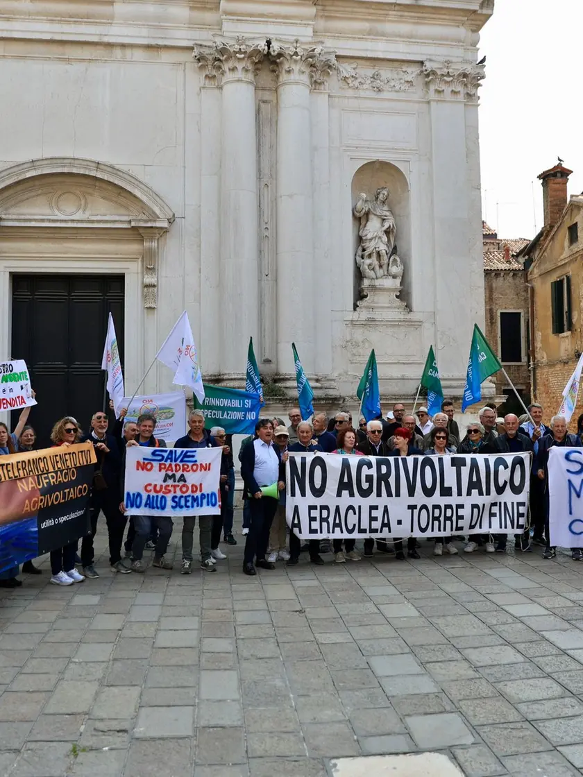 La protesta dei comitati a Venezia