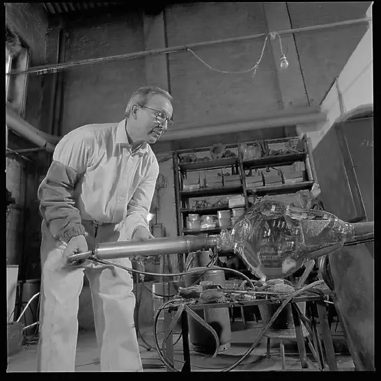 IN FOTO L'ARTISTA LIVIO SEGUSO