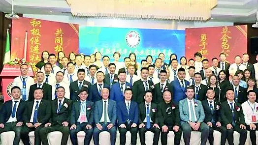 La foto risale all’incontro del 2023 a Padova fra imprenditori cinesi