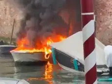 Il rogo che ha distrutto la barca