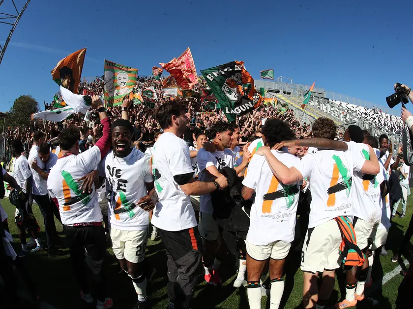 Il trionfo del Venezia dopo la promozione in Serie A (foto Editoriale Report)