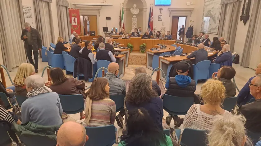 L'ultimo consiglio comunale, finito nel caos