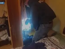 Il sopralluogo della polizia in casa della donna