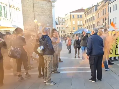 Tensione in piazza Ferretto