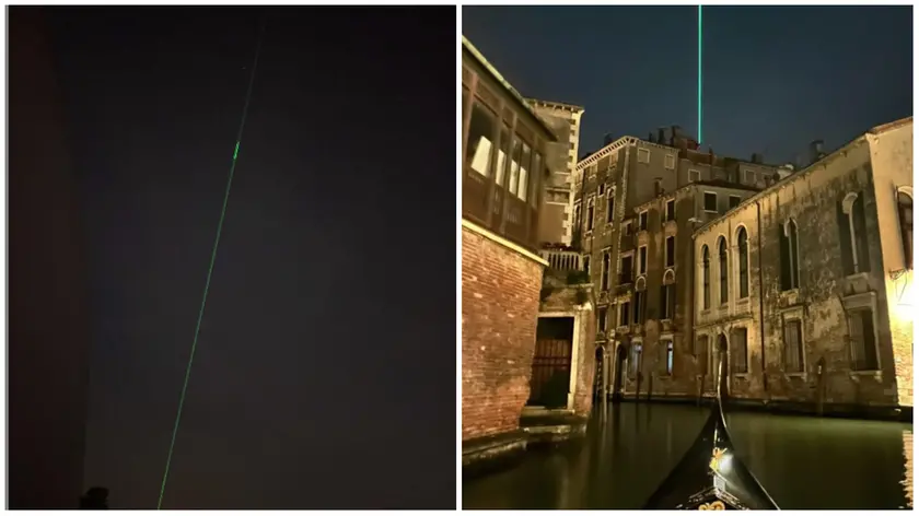 Il misterioso fascio di luce verde visto da Venezia (foto da Facebook)