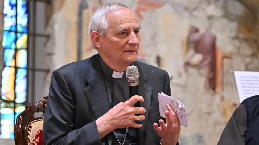 Il Cardinale Zuppi durante l'incontro con i ragazzi al Santuario Sant'Antonio da Padova. Foto Petrussi