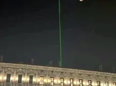 Il raggio laser verde è stato visibile sabato sera da piazza San Marco fino alla terraferma