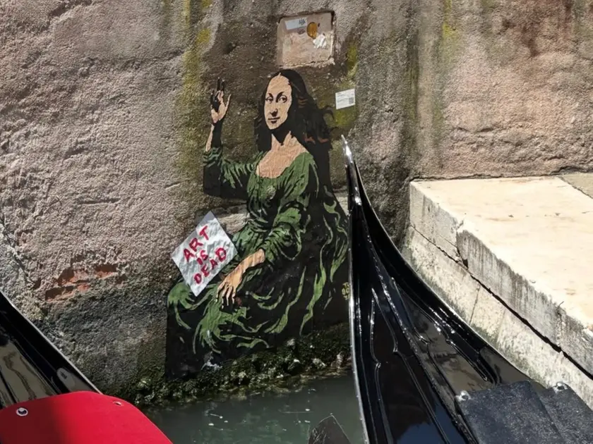 L'opera di TVboy sul ponte Paternian (Instagram)