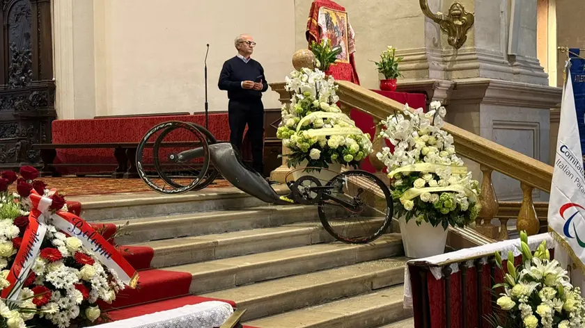 All'interno di Santa Giustino anche l'hand bike di Alex Zanardi