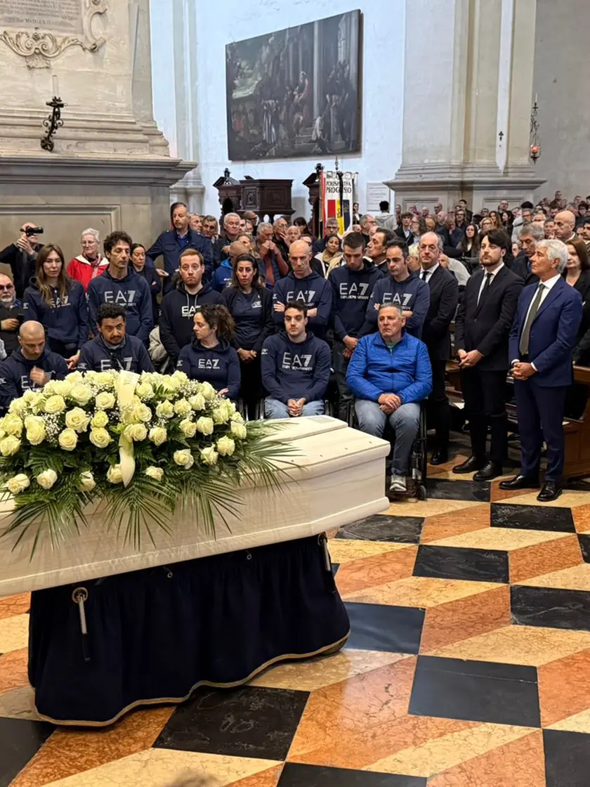 Santa Giustina gremita per i funerali del campione