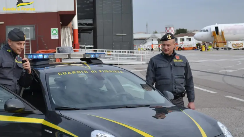 Frode e riciclaggio negli Emirati arabi, imprenditore veneto arrestato a Venezia