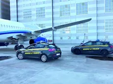Due equipaggi della Guardia di Finanza in aeroporto a Venezia