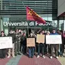 Una protesta degli studenti contro la riforma Bernini sull'accesso a Medicina