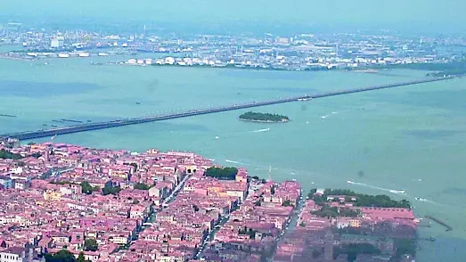 https://images.nuovavenezia.it/view/acePublic/alias/contentid/1qxsn660bw13nqojqu9/0/hhh-jpg.webp?f=16%3A9&amp;w=840