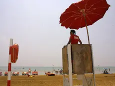 Un bagnino in spiaggia