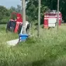 L'autopompa dei vigili del fuoco che si è rovesciata