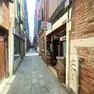 Calle Lunga San Barnaba, il punto dell’accoltellamento del 20 aprile.
