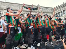 Dal Canal Grande a San Marco, in città è festa grande per la promozione raggiunta dagli uomini di Stroppa. Foto Interpress
